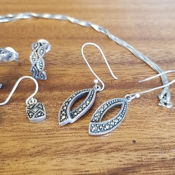 Jewelry - Picture 3 of 3